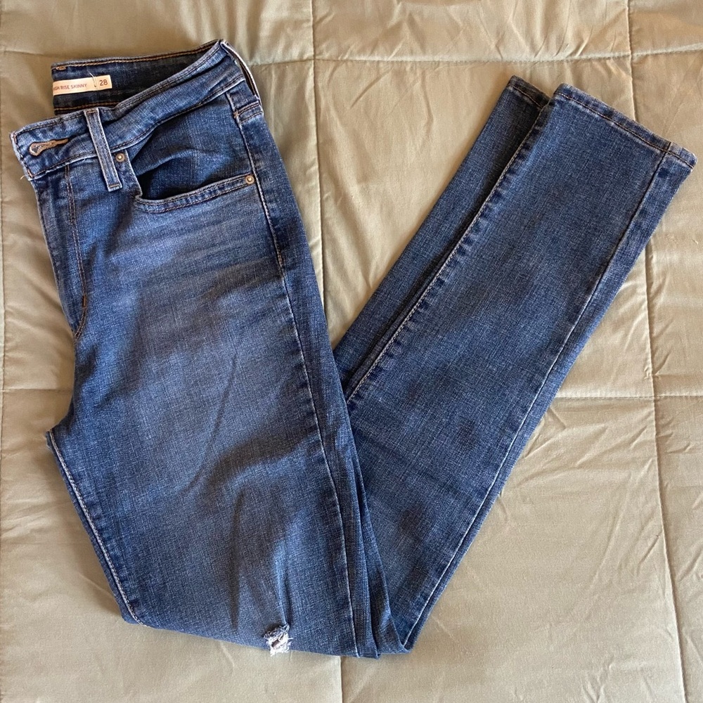 Levi’s Medium Wash Skinny Jeans, Women’s size 28